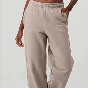 NWOT ALO YOGA RENOWN HEAVY WEIGHT SWEATPANTS COLOR TAUPE